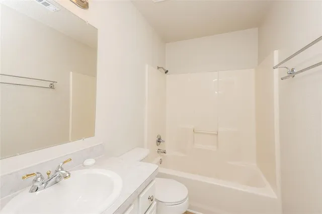 $2,180 | 328 Willow Creek Drive, Glenn Heights, TX 75154