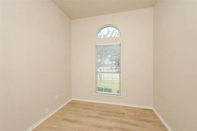 $2,180 | 328 Willow Creek Drive, Glenn Heights, TX 75154