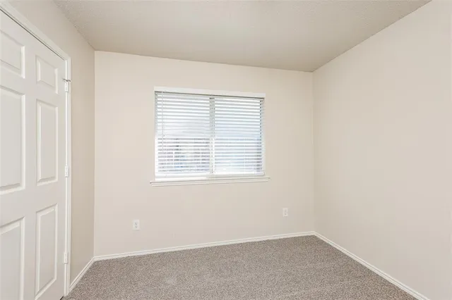 $2,180 | 328 Willow Creek Drive, Glenn Heights, TX 75154