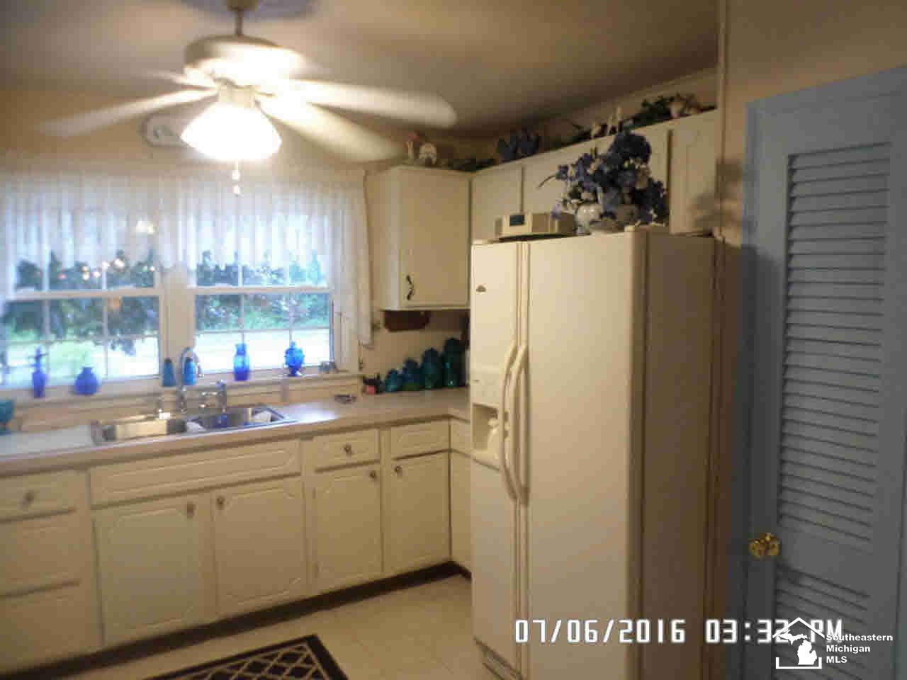 15510 Dayton Road Monroe, MI 48161 - Photo 7 of 37 21186605-6.JPG