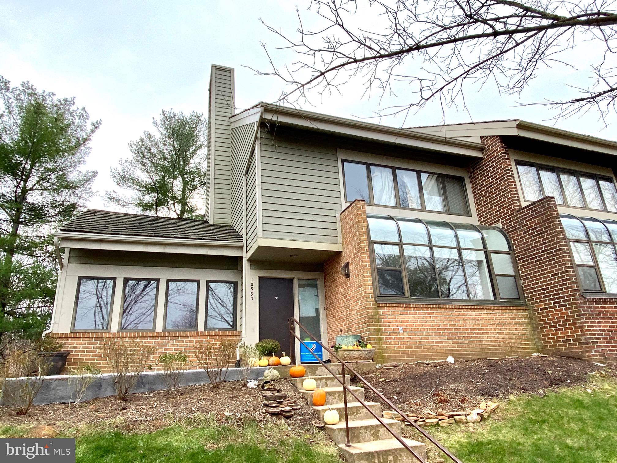 10993 Thrush Ridge Road Reston, VA 20191 - Photo 1 of 27 END UNIT - WELCOME HOME!