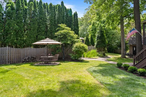 $949,000 | 837 Van Slyke Drive, Fontana, WI 53125