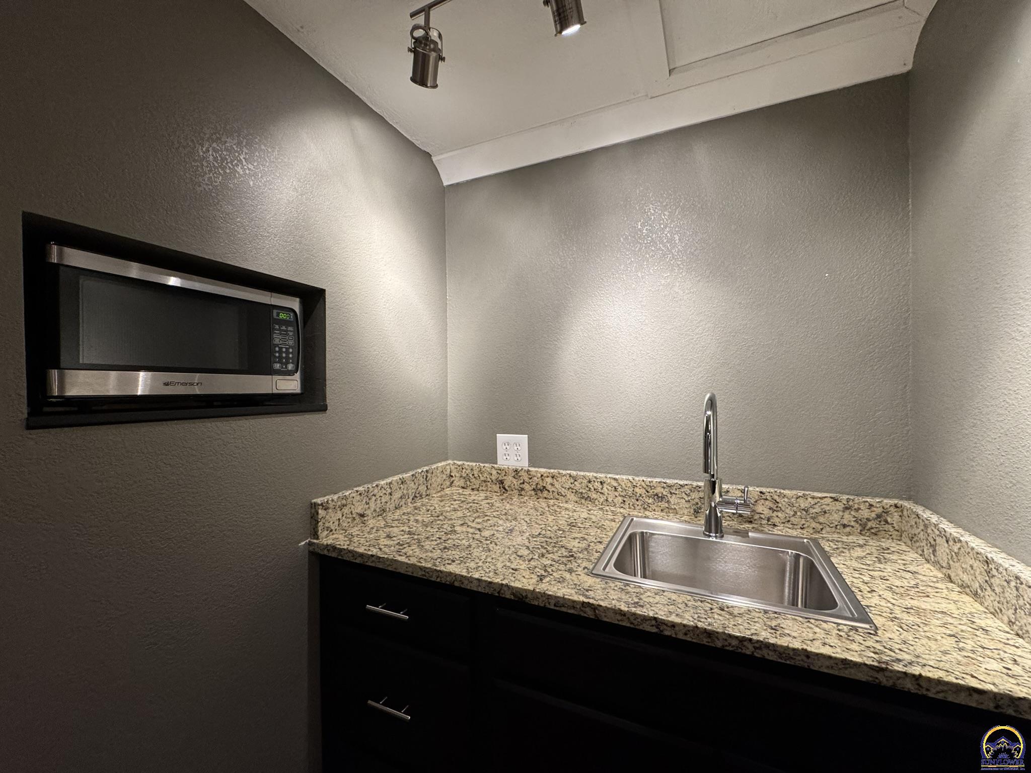 4415 Southeast West Edge Road Topeka, KS 66609 - Photo 64 of 90