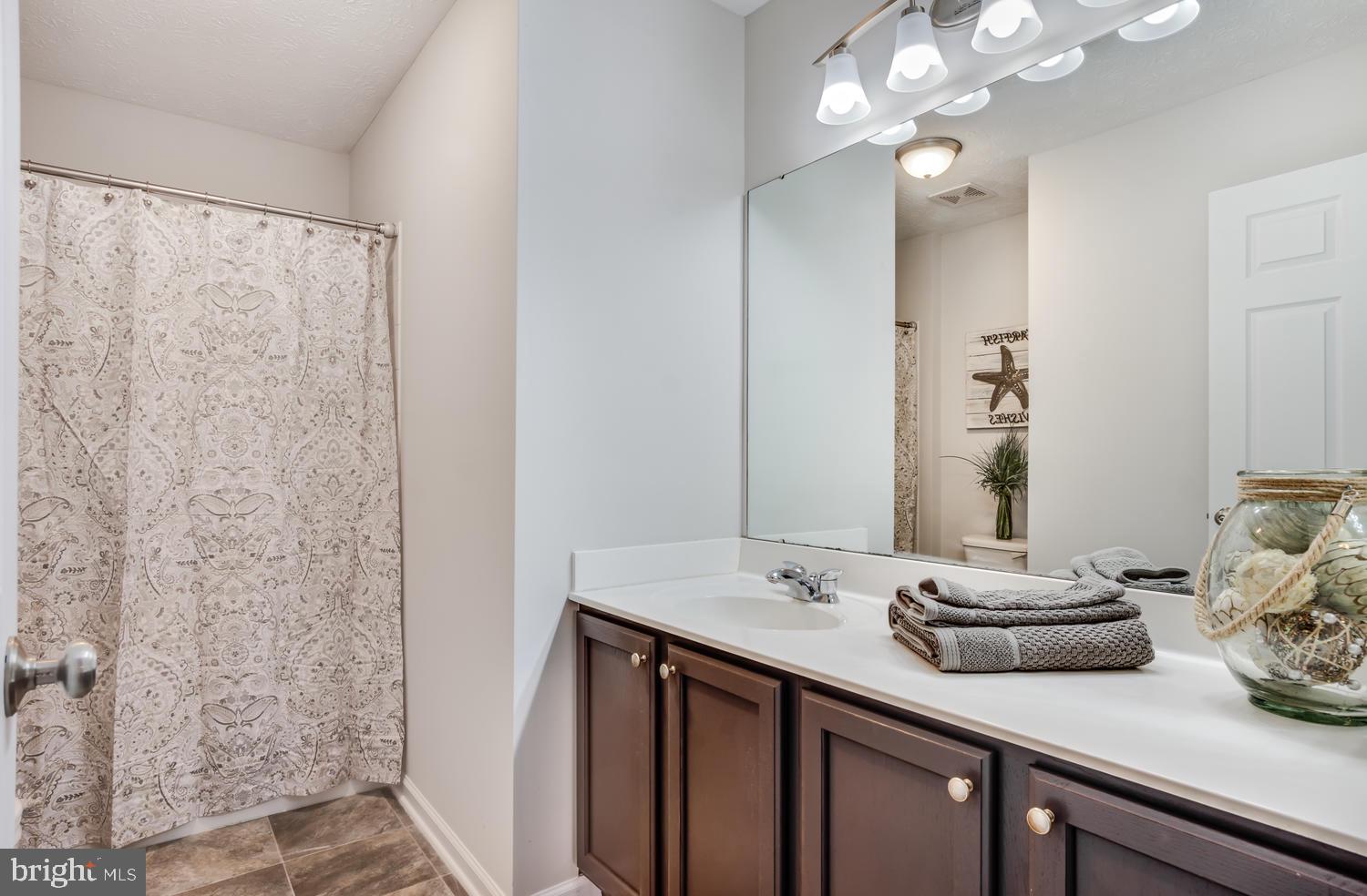 21 Lister Lane Ridgely, MD 21660 - Photo 18 of 30 Stylish hall bath