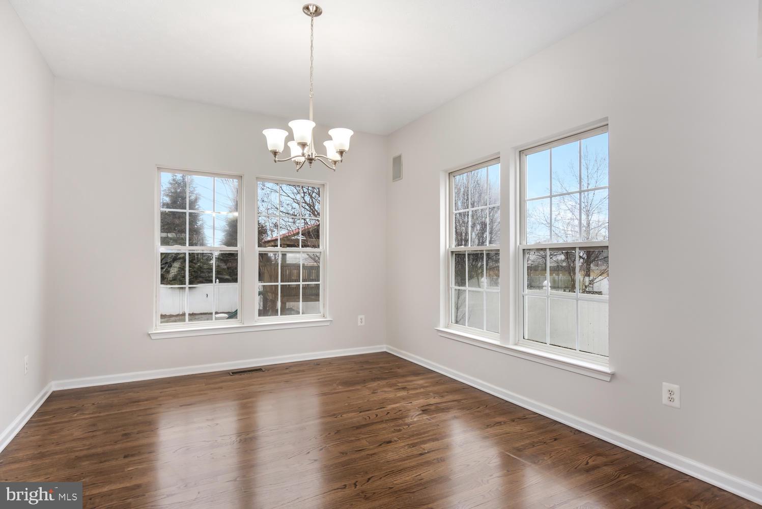 21 Lister Lane Ridgely, MD 21660 - Photo 8 of 30 Casual dining zone