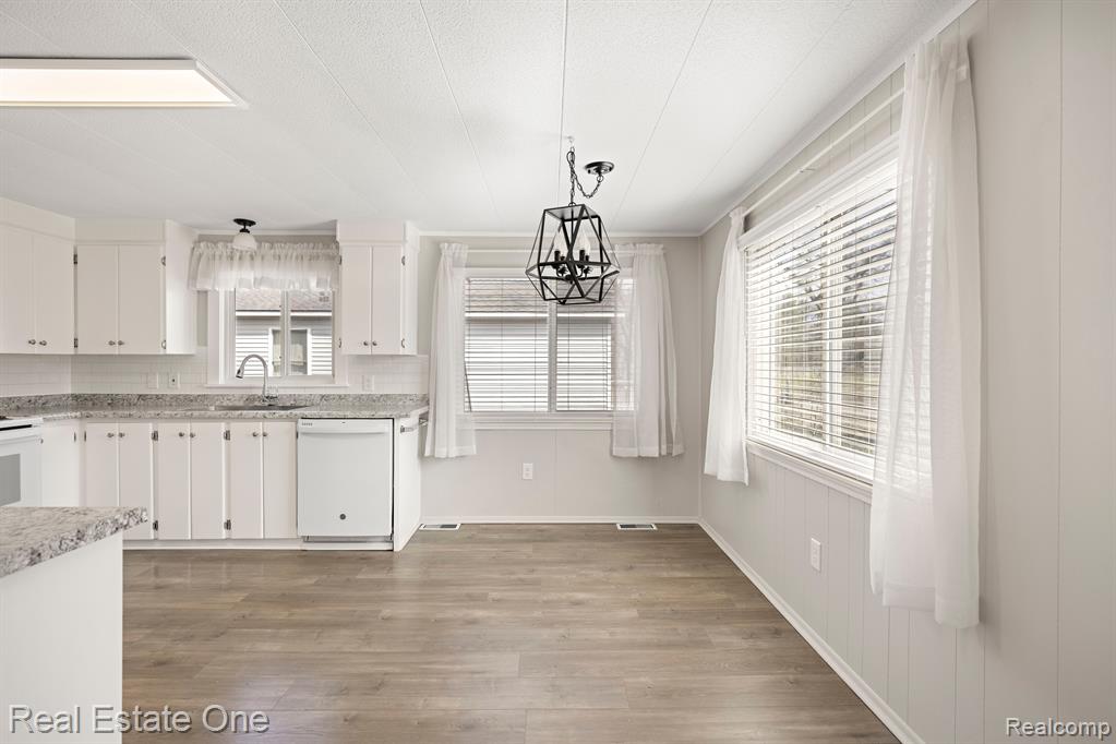 542 Snyder Road Highland, MI 48357 - Photo 6 of 27