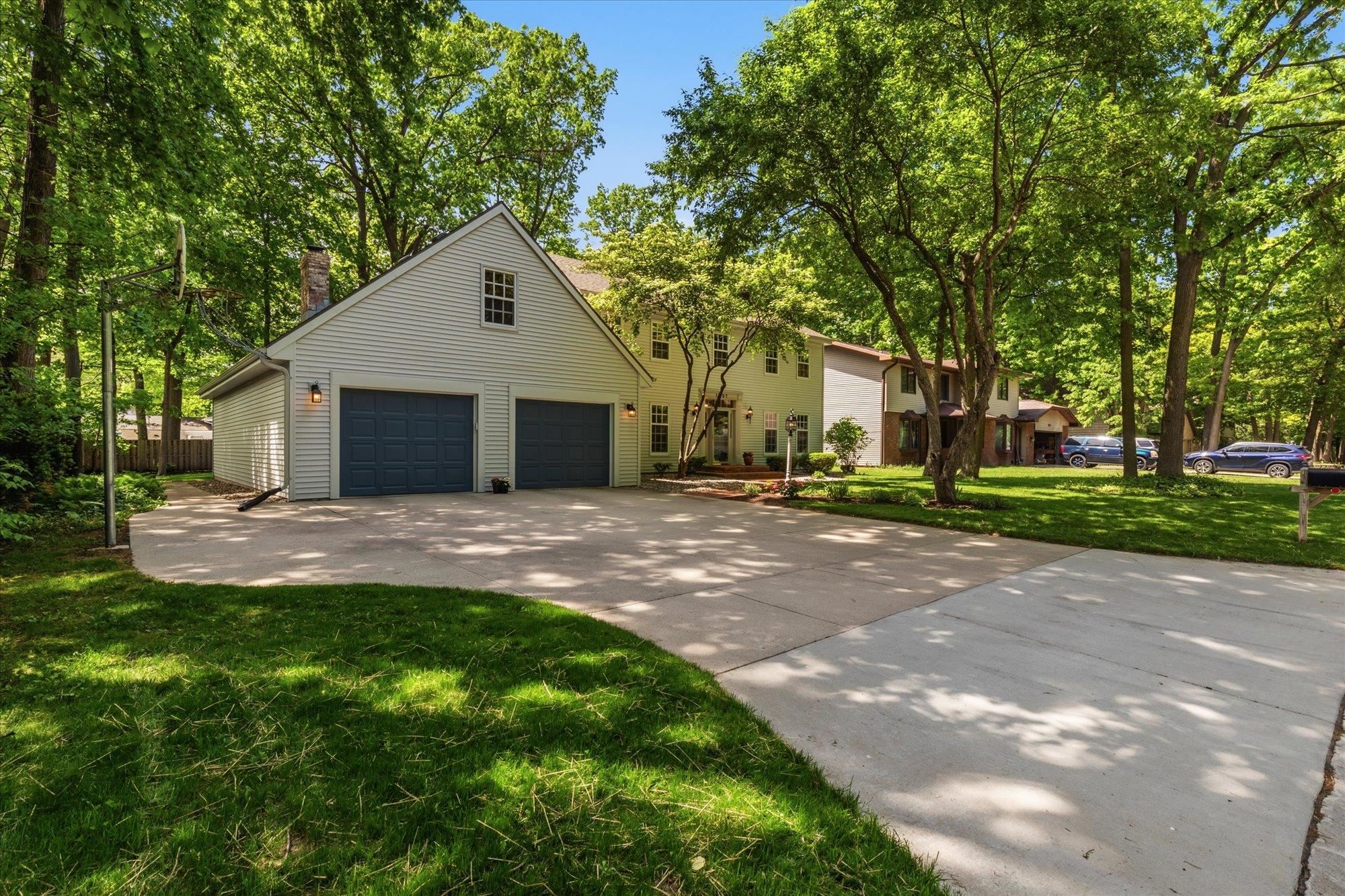 1837 South Lee Street Appleton, WI 54915 - Photo 3 of 37