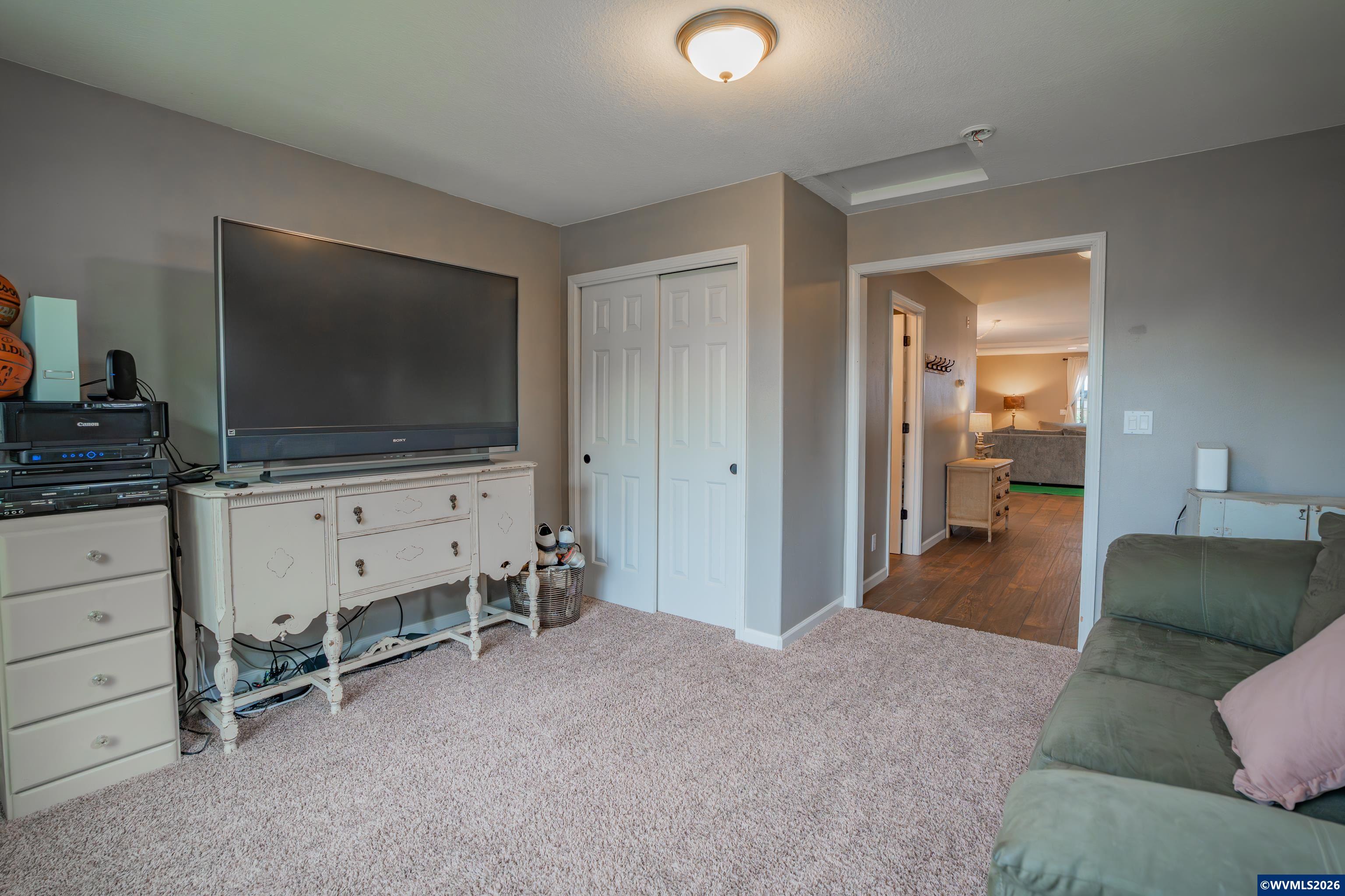 2147 Steelhead Court Lebanon, OR 97355 - Photo 18 of 34