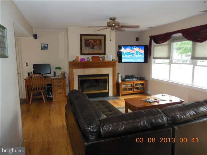 211 Cable Car Road Quakertown, PA 18951 - Photo 5 of 11 Living Room