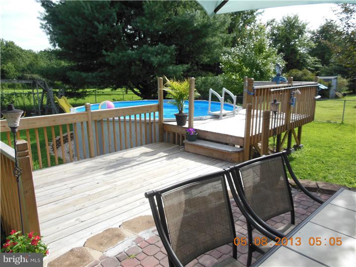 211 Cable Car Road Quakertown, PA 18951 - Photo 9 of 11 Deck