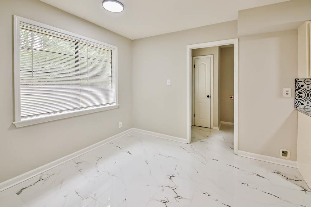 4267 Riche Road Memphis, TN 38128 - Photo 8 of 23 an empty room with a window