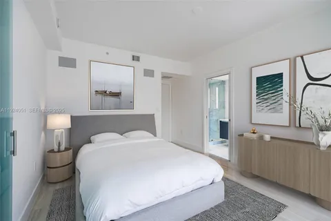 a en suite bathroom with a toilet sink and mirror
