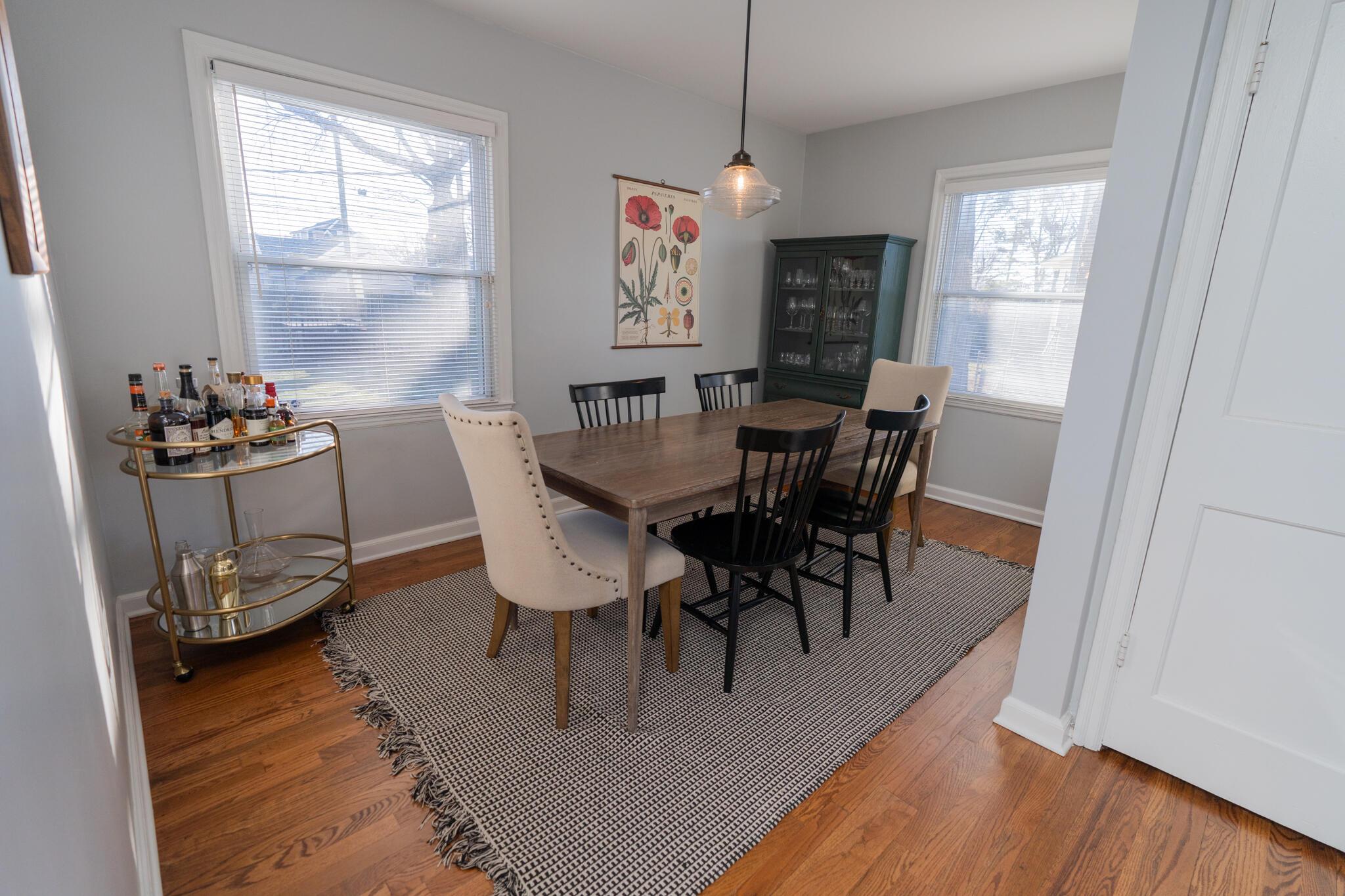 876 Thomas Road Columbus, OH 43212 - Photo 8 of 23 Spacious dining room