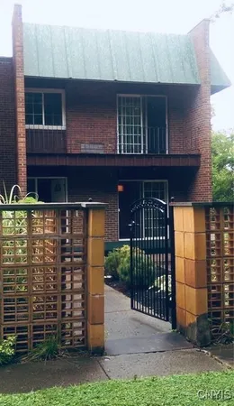 $2,600 | 1227 James Street, Syracuse, NY 13203