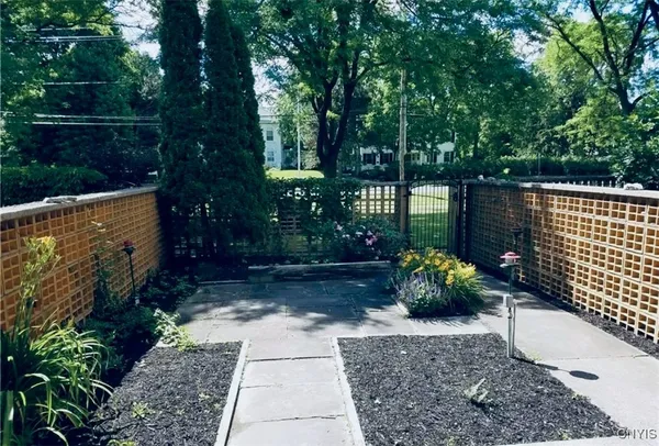 $2,600 | 1227 James Street, Syracuse, NY 13203