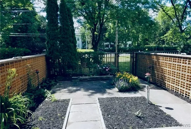 $2,600 | 1227 James Street, Syracuse, NY 13203