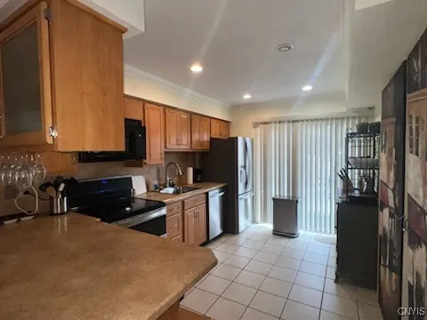 $2,600 | 1227 James Street, Syracuse, NY 13203