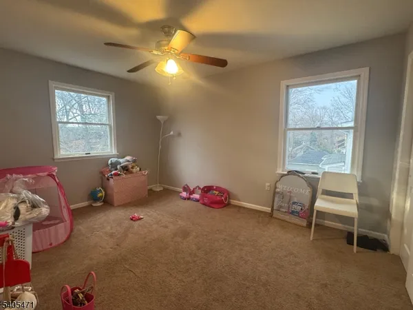 a view of livingroom with furniture