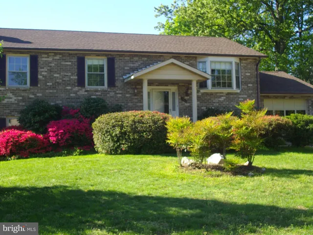 $3,100 | 9713 Klimt Court, Burke, VA 22015