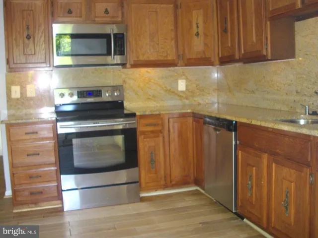 $3,100 | 9713 Klimt Court, Burke, VA 22015