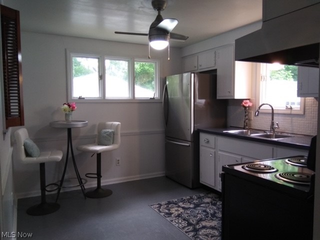 1381 Dill Road Cleveland, OH 44121 - Photo 3 of 35