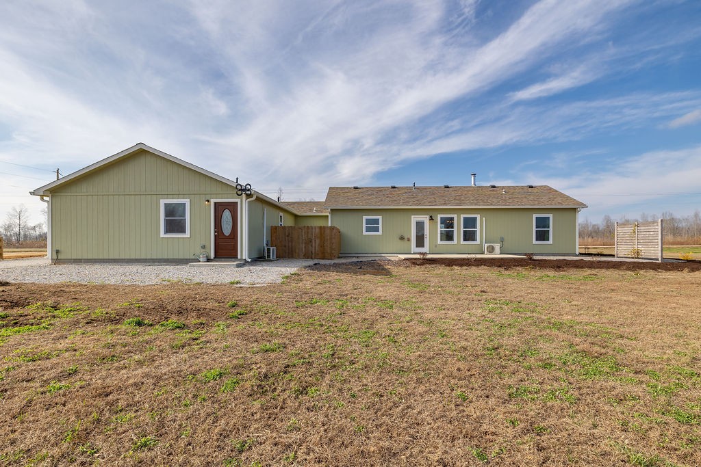 198 Beartown Road Loretto, TN 38469 - Photo 3 of 36 a view of a house with a yard