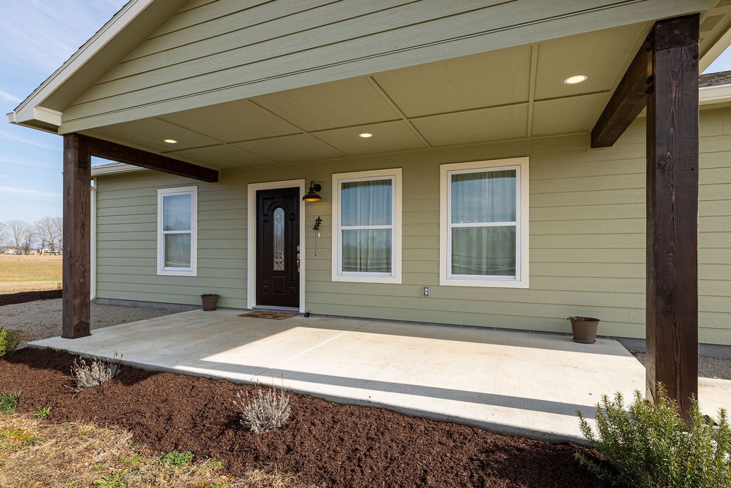 198 Beartown Road Loretto, TN 38469 - Photo 5 of 36 a front view of a house