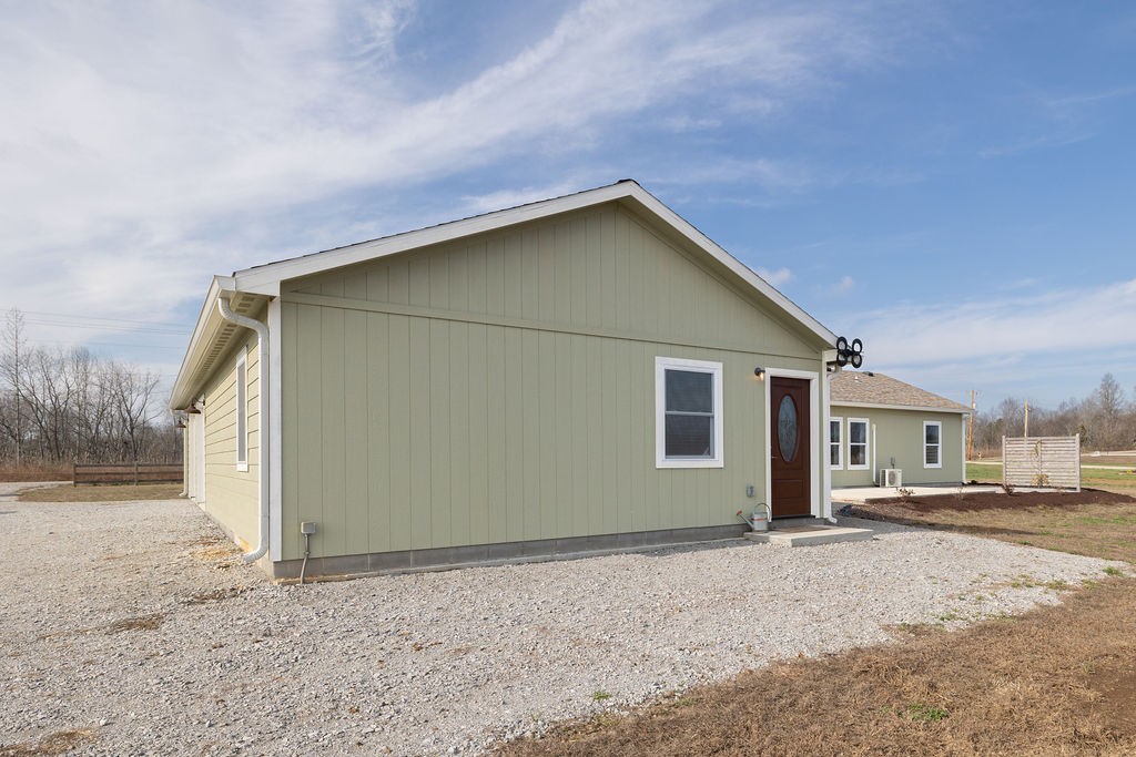 198 Beartown Road Loretto, TN 38469 - Photo 7 of 36 a backyard of a house