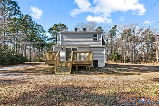 a view of yard with green space