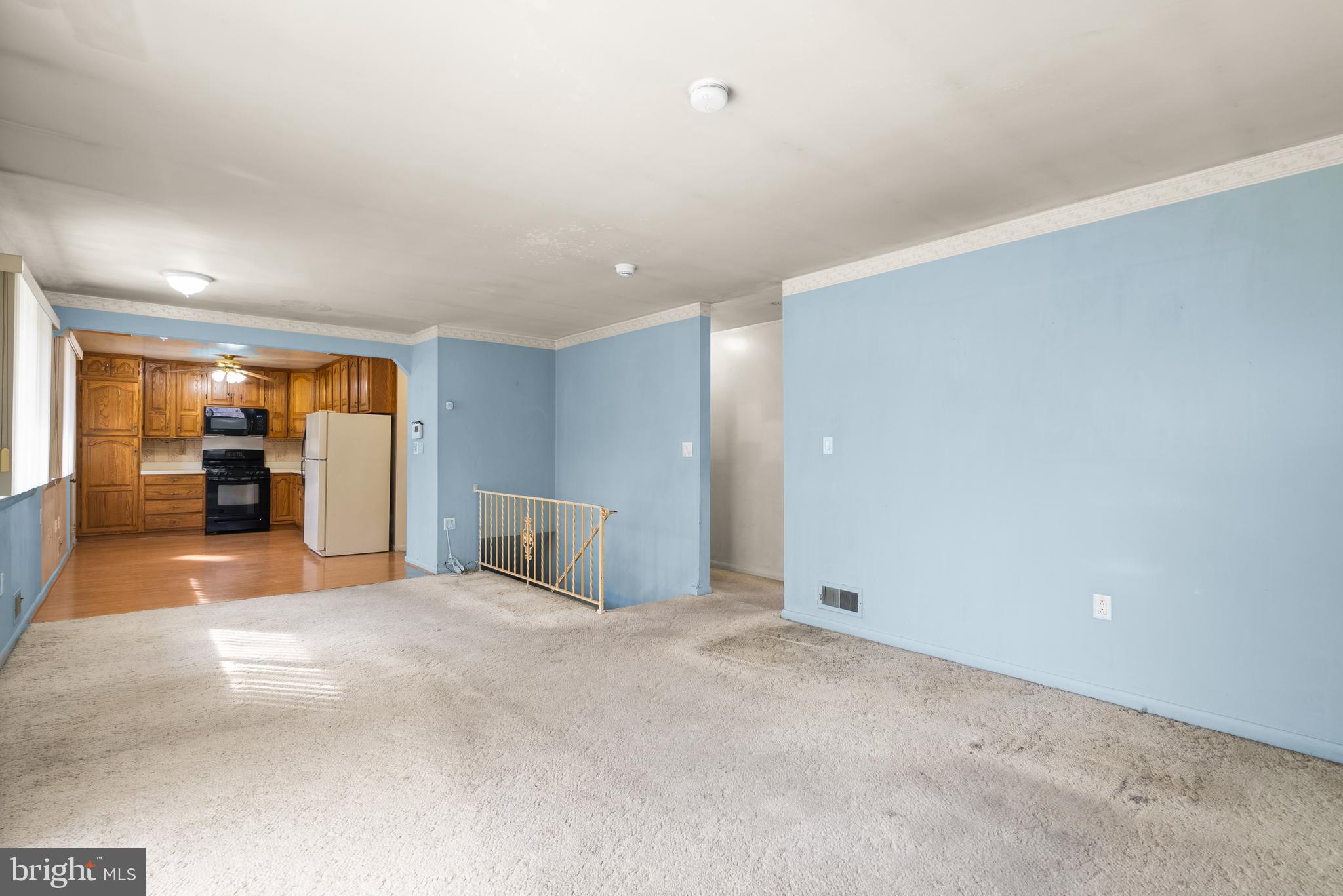 11411 Indigo Drive Beltsville, MD 20705 - Photo 11 of 40 a view of a livingroom with furniture and a kitchen
