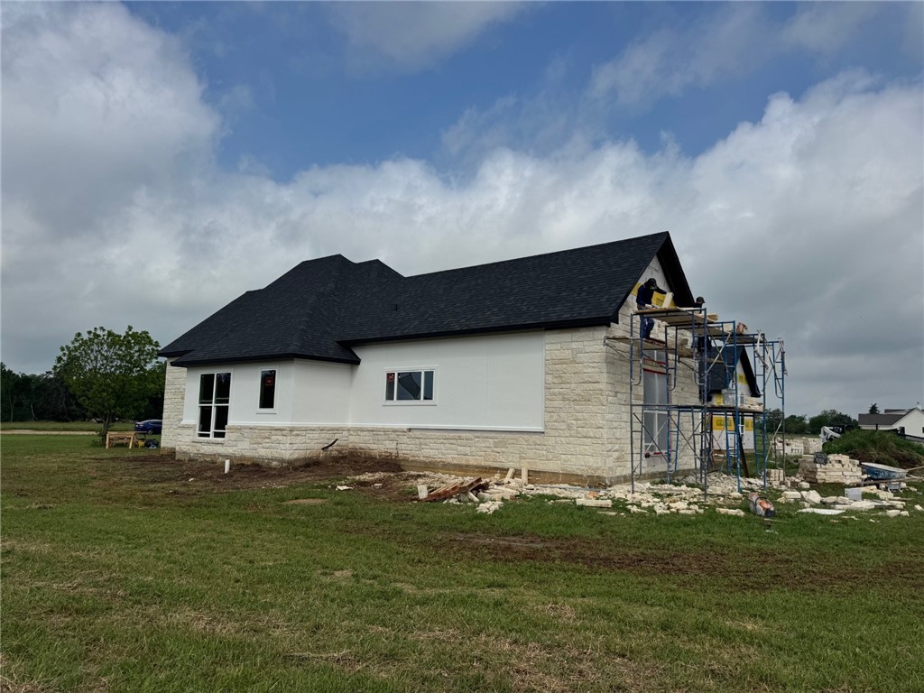 13504 Hudson Farms Road Hearne, TX 77859 - Photo 5 of 32 a front view of a house with a garden