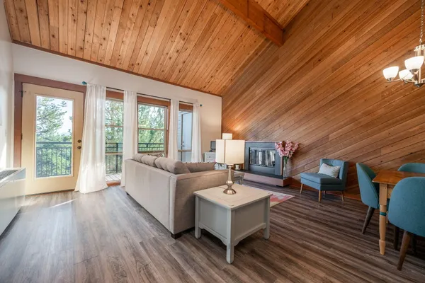 $299,000 | 18575 Southwest Century Drive, Unit 636 AKA 835, Bend, OR 97702