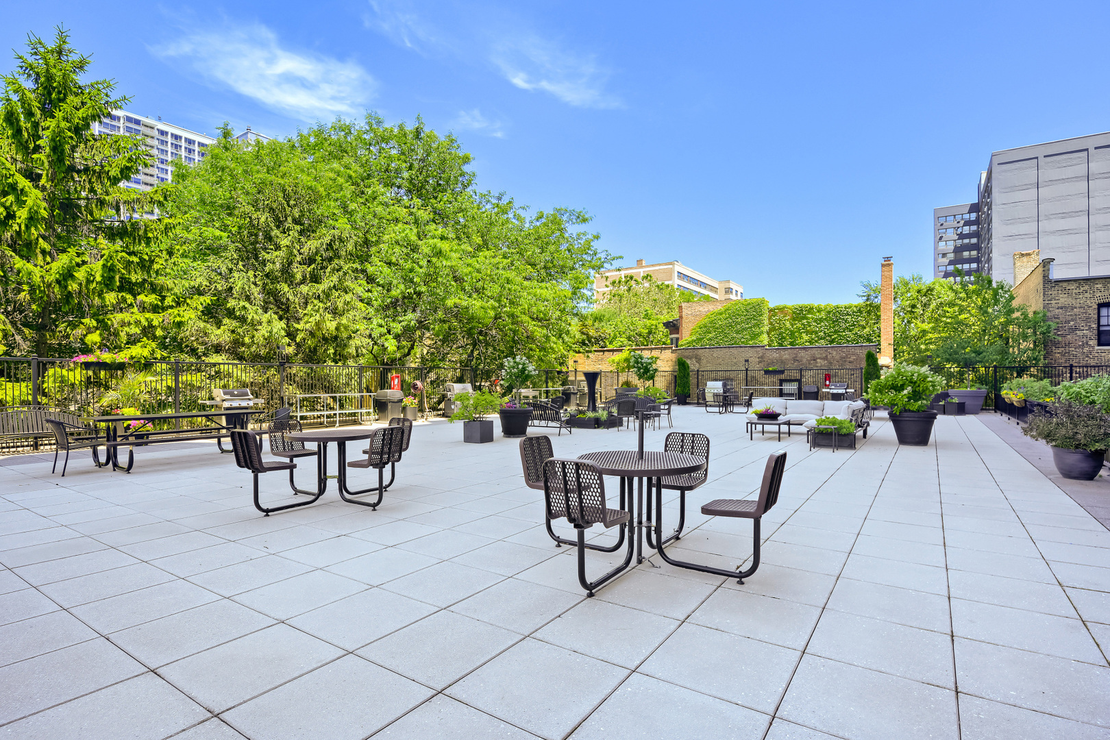 720 West Gordon Terrace, Unit 3R Chicago, IL 60613 - Photo 10 of 11