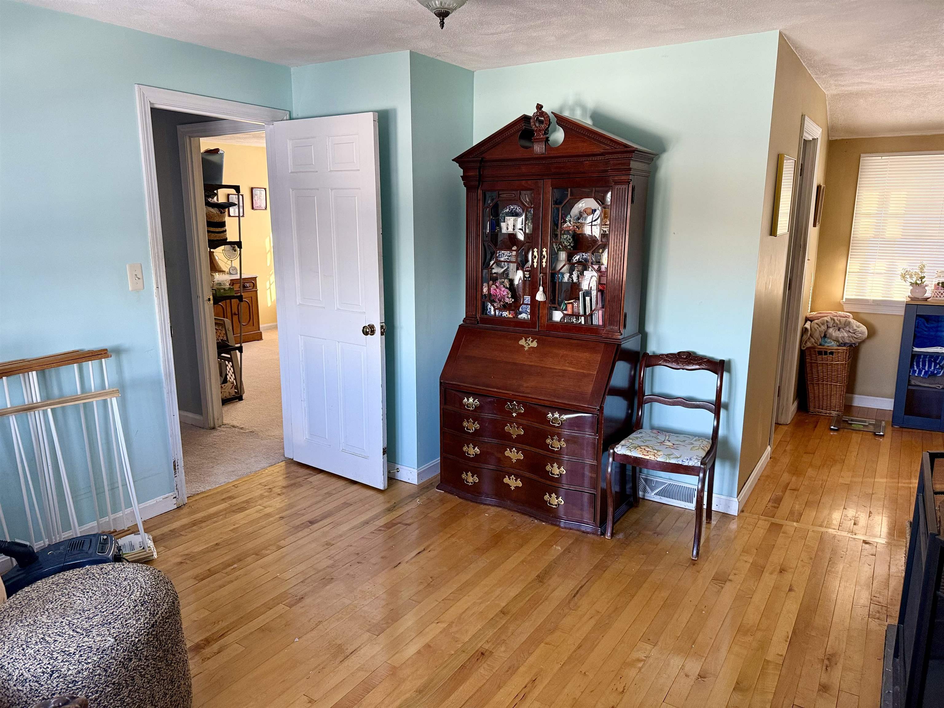 24 Shadwell Road Nashua, NH 03062 - Photo 9 of 17