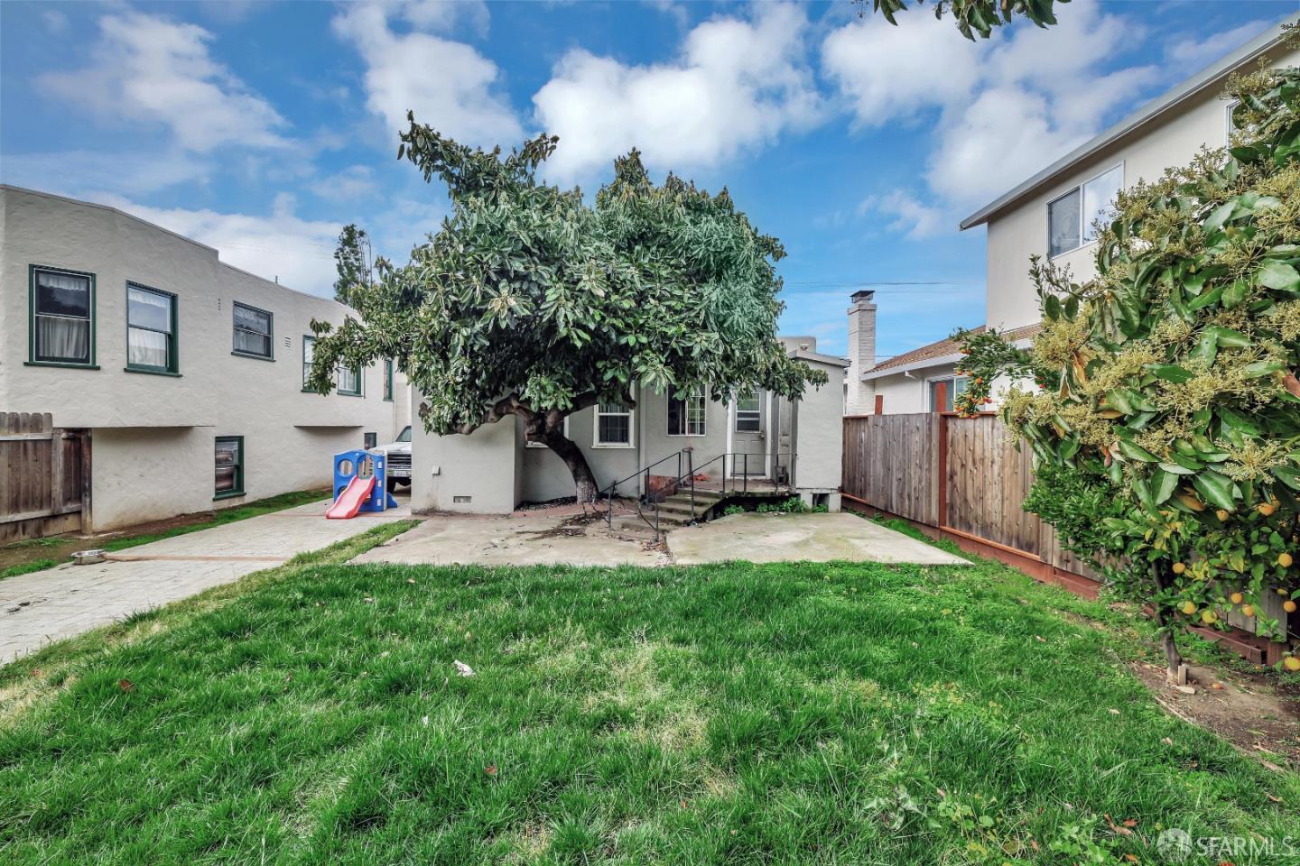 609 South Delaware Street San Mateo, CA 94402 - Photo 22 of 22 a view of a backyard with a garden and plants