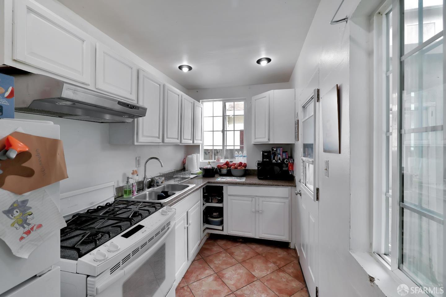 609 South Delaware Street San Mateo, CA 94402 - Photo 10 of 22 a kitchen with a sink stove and refrigerator