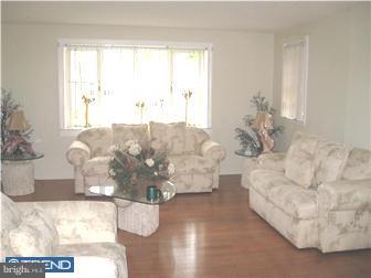 1802 Danforth Street Philadelphia, PA 19152 - Photo 8 of 12 Living Room