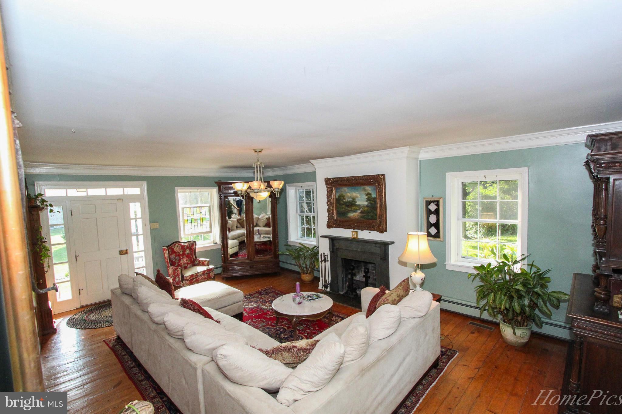 17318 Spielman Road Fairplay, MD 21733 - Photo 22 of 30 Living Room