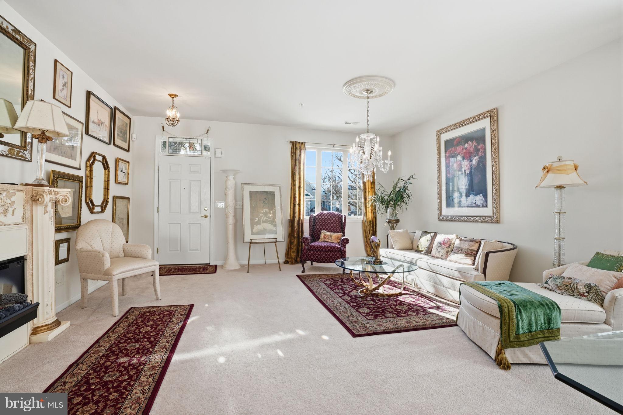 941 Hamilton Way Warminster, PA 18974 - Photo 11 of 27 Living Room