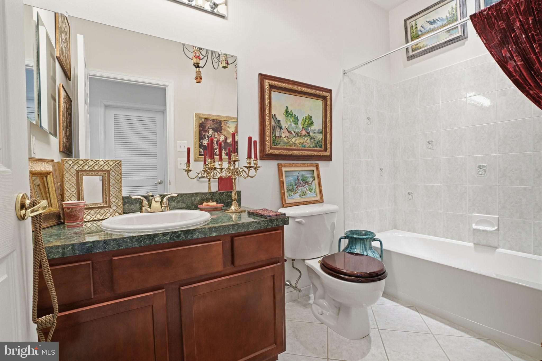 941 Hamilton Way Warminster, PA 18974 - Photo 26 of 27 Bathroom #2