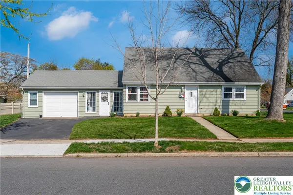 $327,900 | 2104 Fireside Drive, Bethlehem, PA 18018