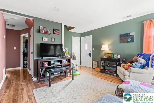 $327,900 | 2104 Fireside Drive, Bethlehem, PA 18018