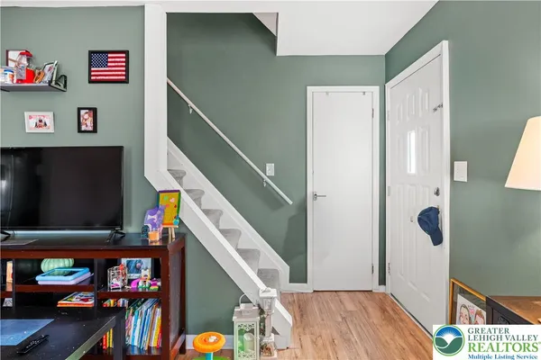 $327,900 | 2104 Fireside Drive, Bethlehem, PA 18018