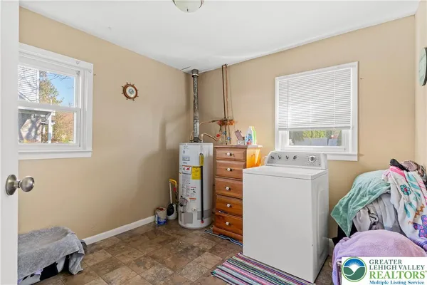 $327,900 | 2104 Fireside Drive, Bethlehem, PA 18018