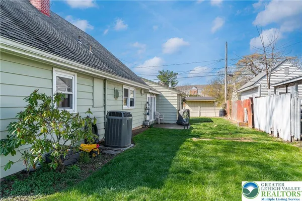 $327,900 | 2104 Fireside Drive, Bethlehem, PA 18018