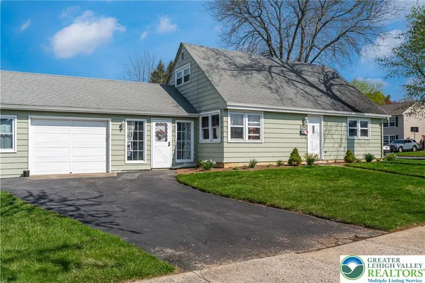 $327,900 | 2104 Fireside Drive, Bethlehem, PA 18018