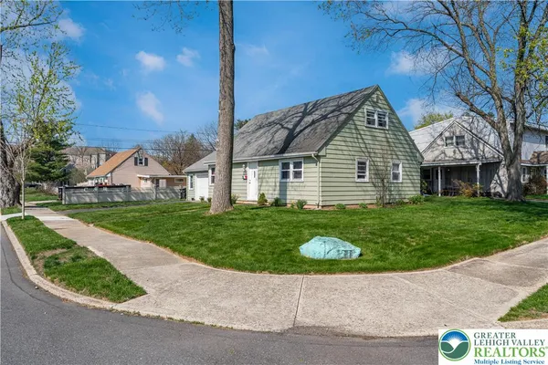 $327,900 | 2104 Fireside Drive, Bethlehem, PA 18018