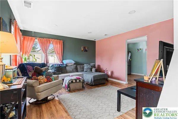 $327,900 | 2104 Fireside Drive, Bethlehem, PA 18018