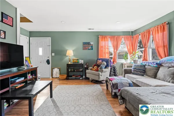 $327,900 | 2104 Fireside Drive, Bethlehem, PA 18018