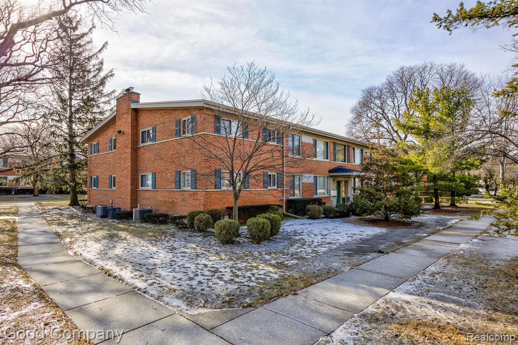 946 North Adams Road, Unit 7 Birmingham, MI 48009 - Photo 22 of 24